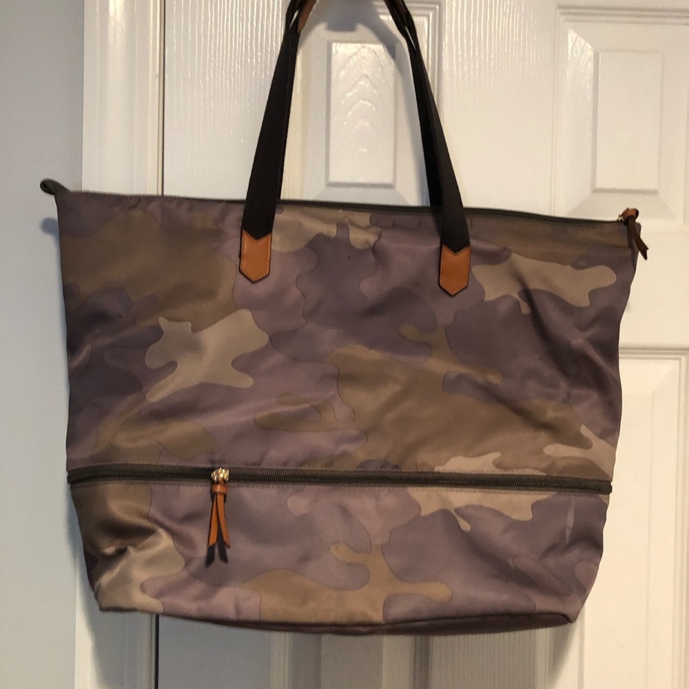 Stella and Dot Camo Daytripper